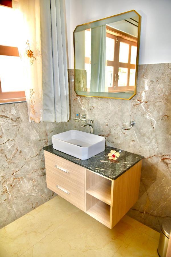 La Petite Maison And Sea Splash Baie Sainte Anne Bagian luar foto