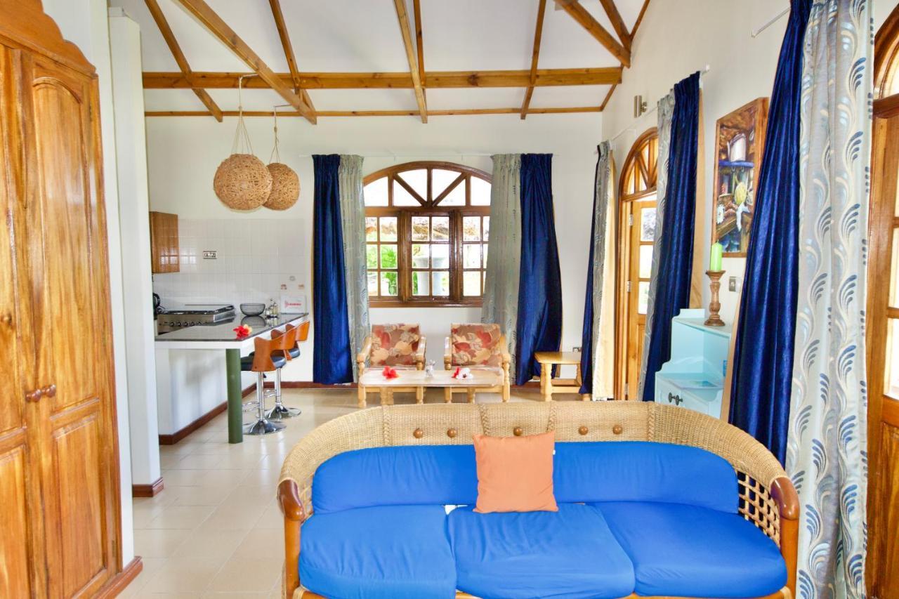 La Petite Maison And Sea Splash Baie Sainte Anne Bagian luar foto
