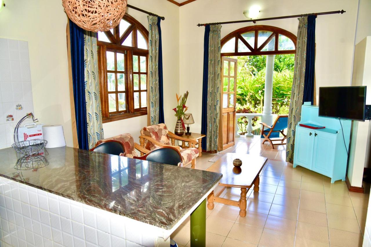 La Petite Maison And Sea Splash Baie Sainte Anne Bagian luar foto